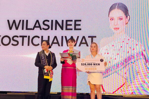 วิลาสิณี โฆษิตชัยวัฒน์ ดีกรี Mrs.Thailand World 2017 คว้ารางวัลชนะเลิศ การแข่งขันนวดหน้าระดับนานาชาติ จากรายการ Olympic PMU & SPA 2025 ณ เมืองมอนเตอรเรย์ ประเทศเม็กซิโก